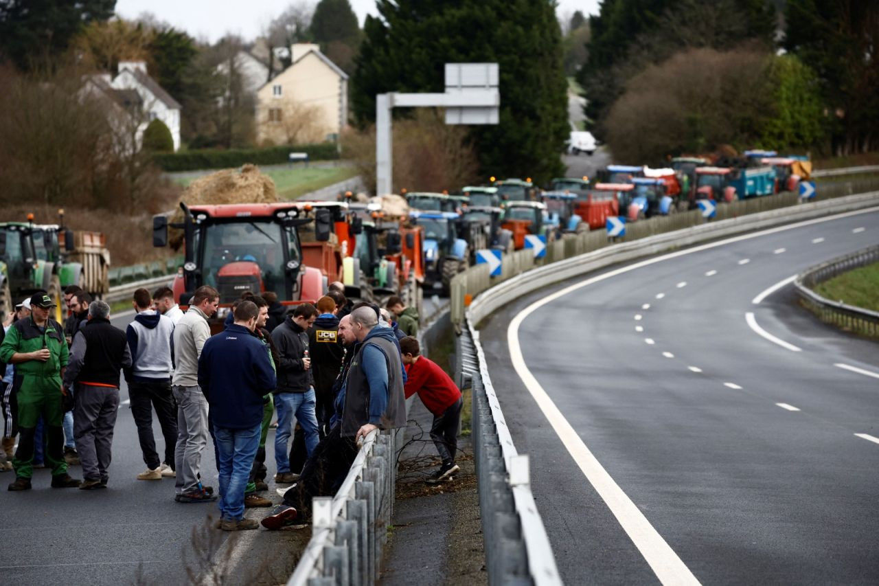Fransa'da çiftçiler yolları kapattı: 'Ürettiğimizle geçinemiyoruz' - Sayfa 2