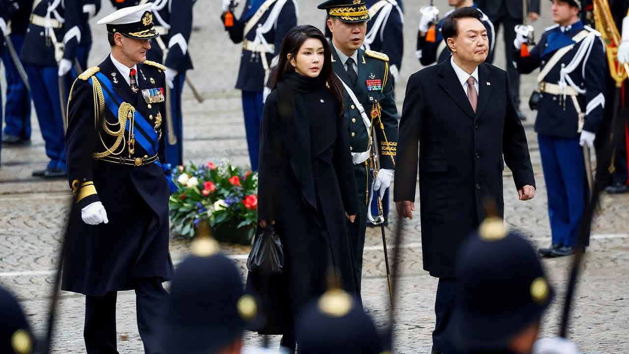Güney Kore'de First Lady'ye lüks çanta hediyesi tartışması: Suç duyurusunda bulunuldu