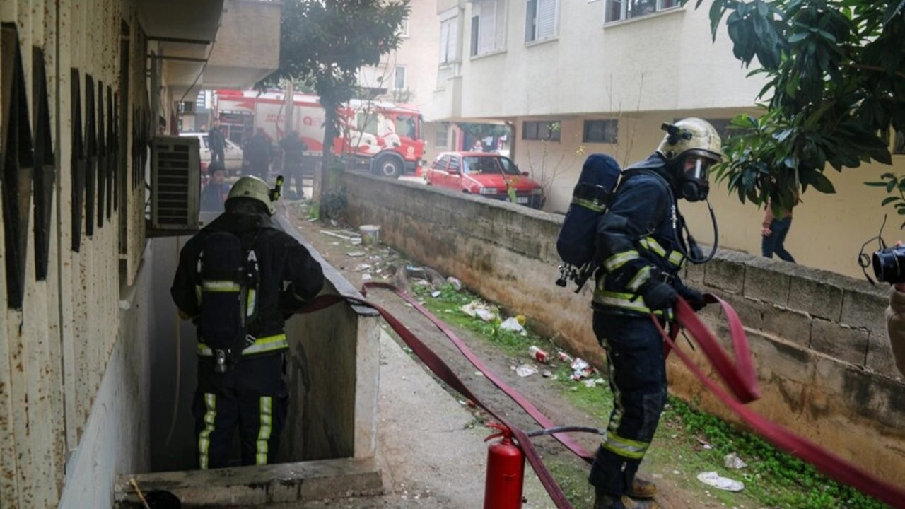 Antalya'da tamirhanede yangın