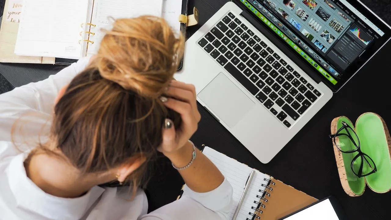3 belirti, 5 başa çıkma yöntemi: Teknostres nedir?