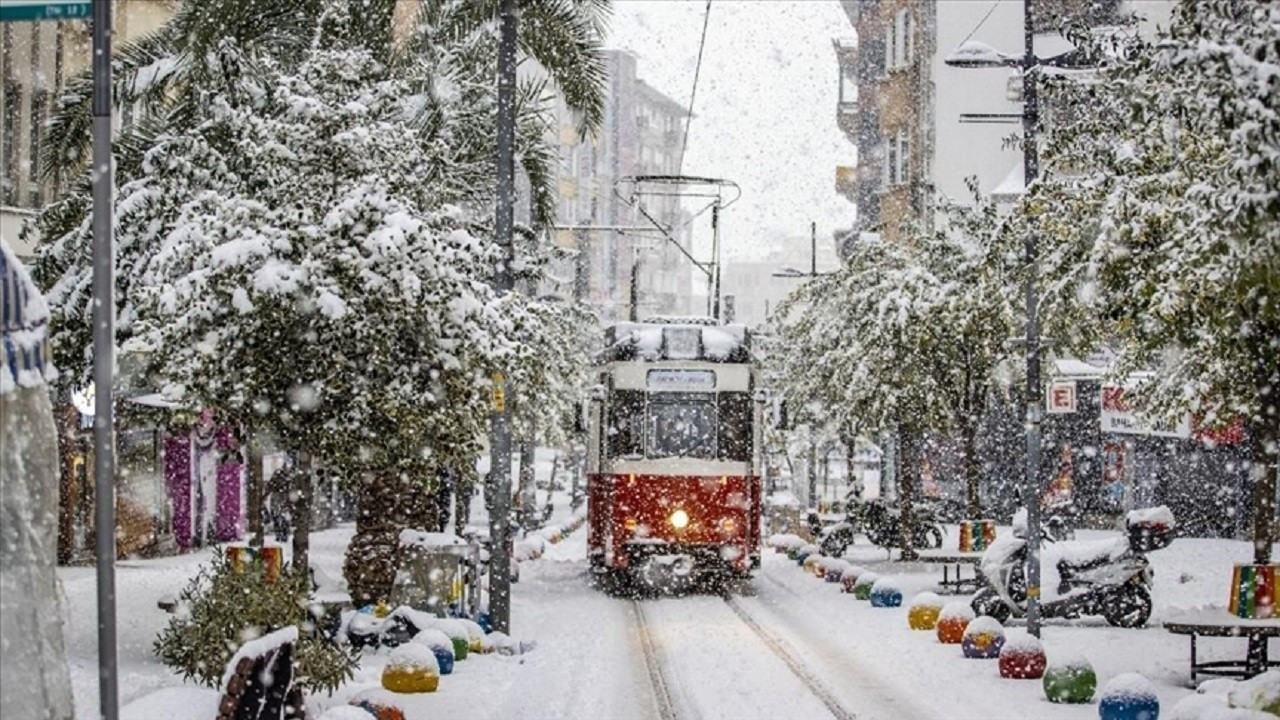 AKOM saat vererek uyardı: İstanbul'a kar geliyor