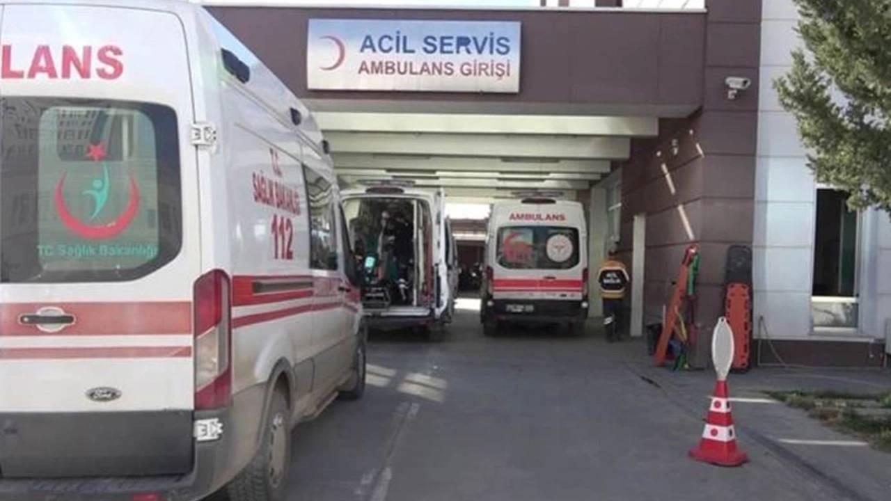 Urfa'da minibüs ile tır çarpıştı 7 kişi yaralandı