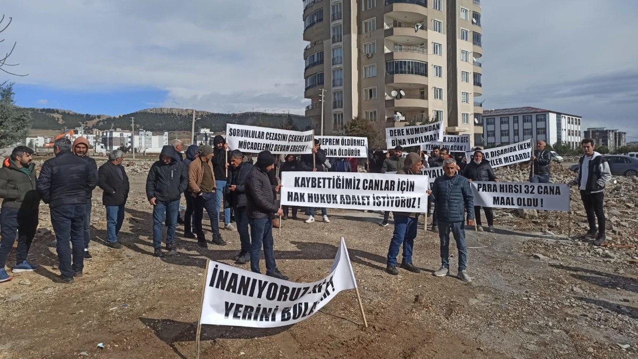 Adıyamanlılar yıkılan binanın müteahhidinin serbest bırakılmasını protesto etti