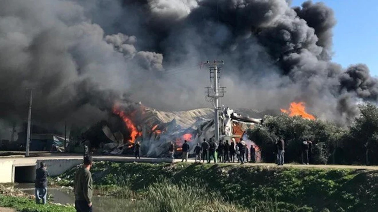Mersin'de fabrika yangını