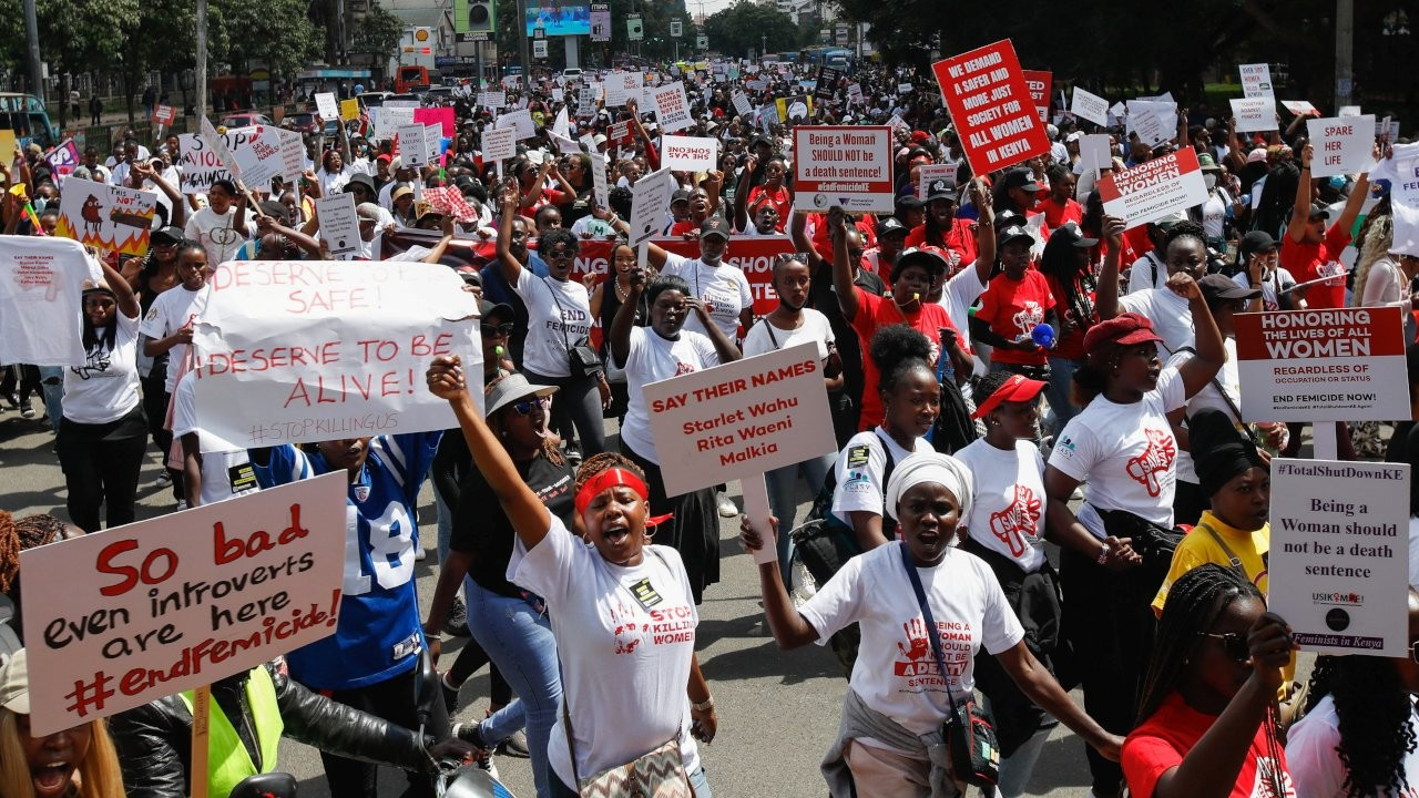 Kenya'da kadınlar şiddete karşı yürüdü: 'Kadın cinayetlerini durdurun'