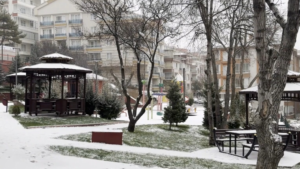 Ankara, beyaz örtüyle kaplandı