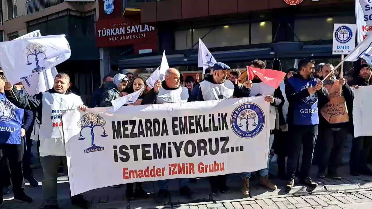 EMADDER kademeli emeklilik için İzmir'de eylem düzenledi