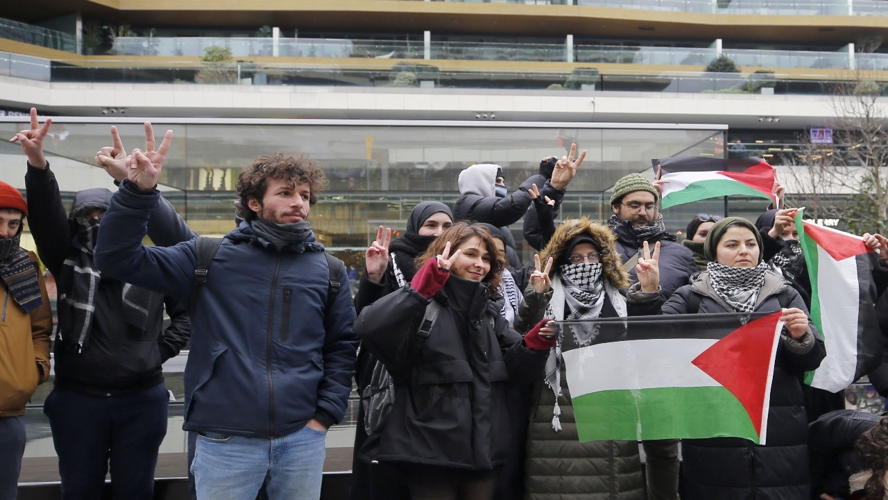 Zorlu Holding'e İsrail protestosunda gözaltı