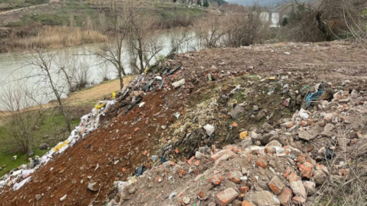 Diyarbakır’da UNESCO mirasına moloz döktüler