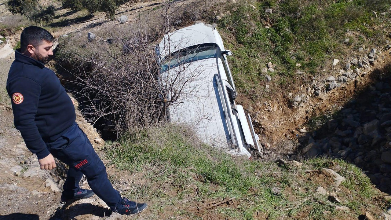 Urfa'da araç devrildi, 2 kişi yaralandı