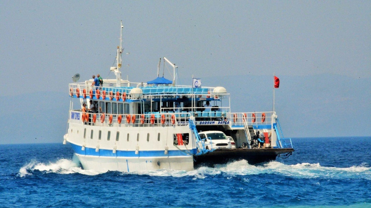 Ege Denizi'nde fırtına: Feribot seferleri iptal edildi