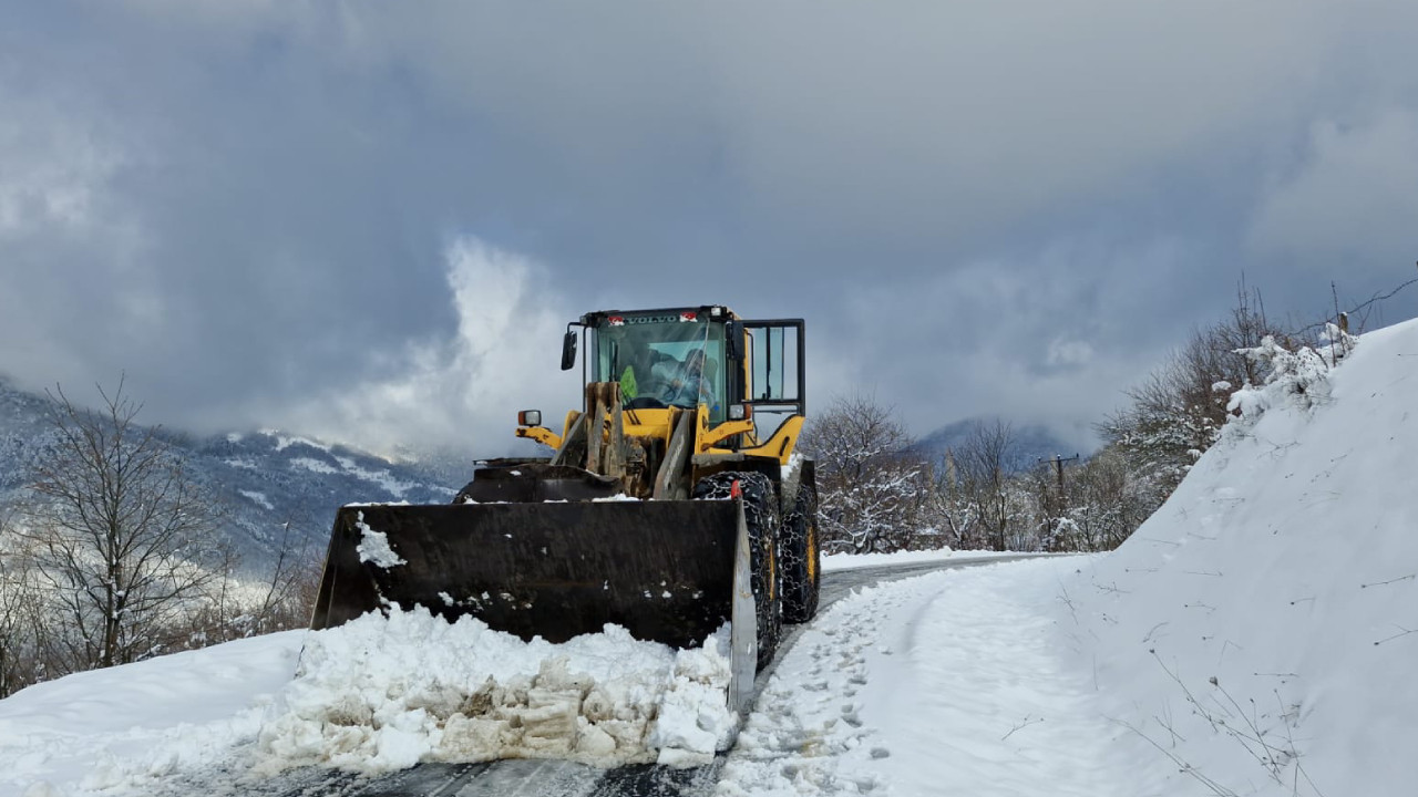 Sakarya'da kardan kapanan 32 yol ulaşıma açıldı