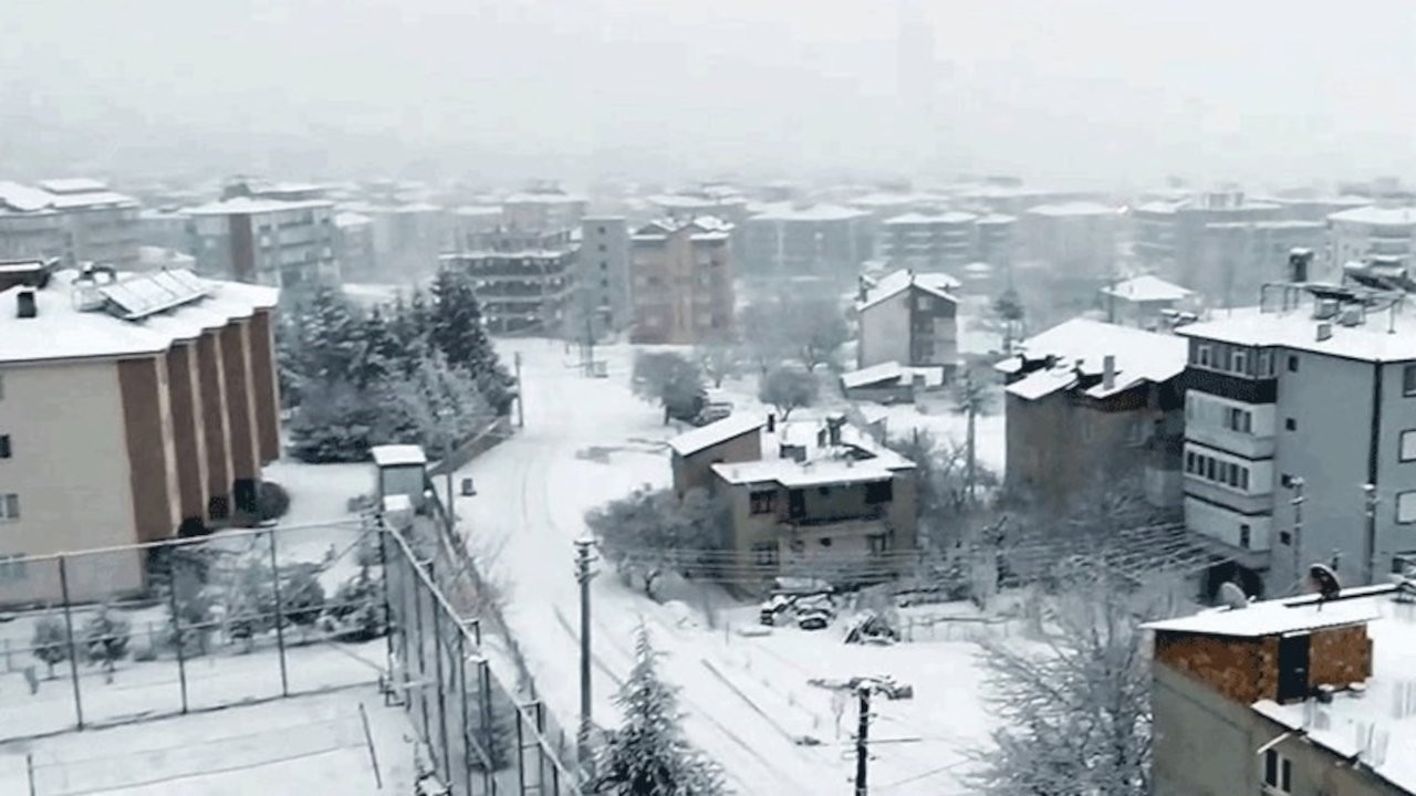 Antalya'ya kar yağdı