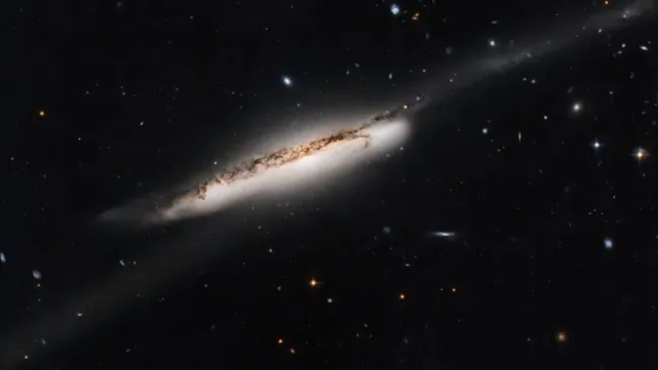 Galaksileri birbirine bağlayan 'yıldız köprüsü' görüntülendi
