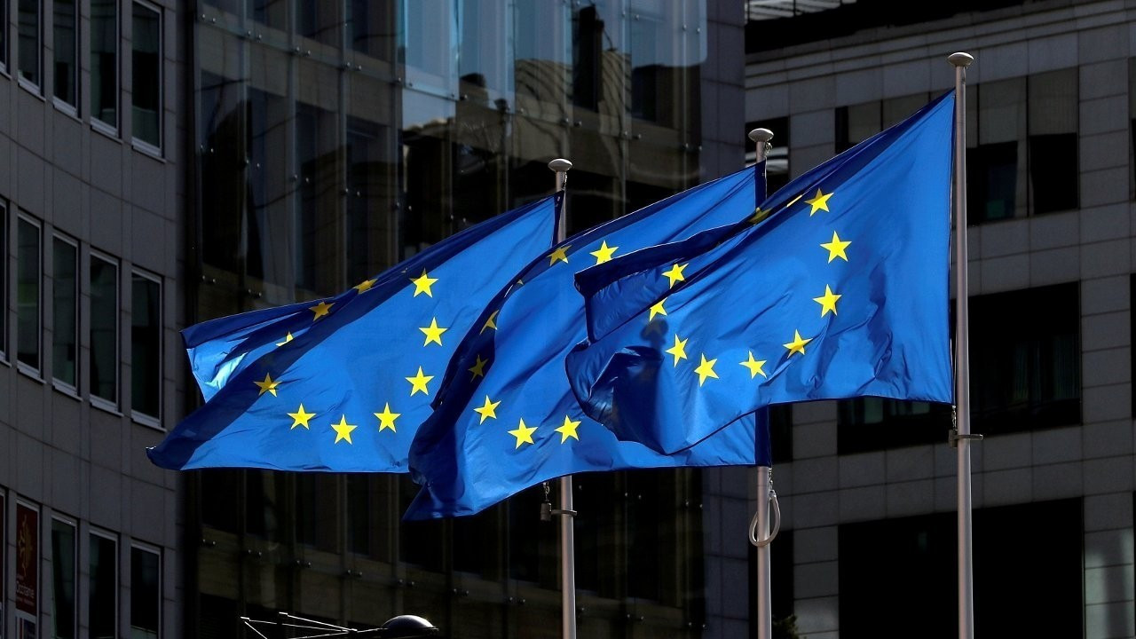 İktidara yakın kuruluşlar Avrupa Birliği'nden fon almış