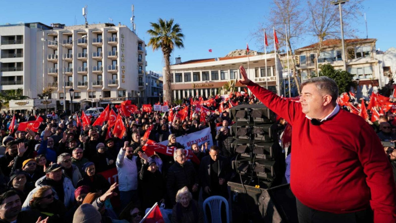 CHP'nin aday göstermediği Çeşme belediye başkanı miting yaptı
