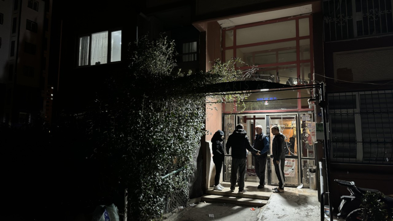 İzmir'de aile içi şiddet ihbarına giden polise silahlı saldırı