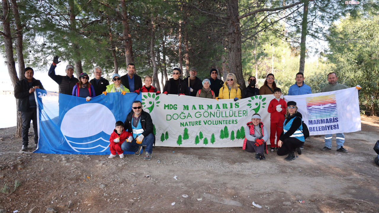 Marmaris'te doğa gönüllüleri 2 saatte 20 torba çöp topladı