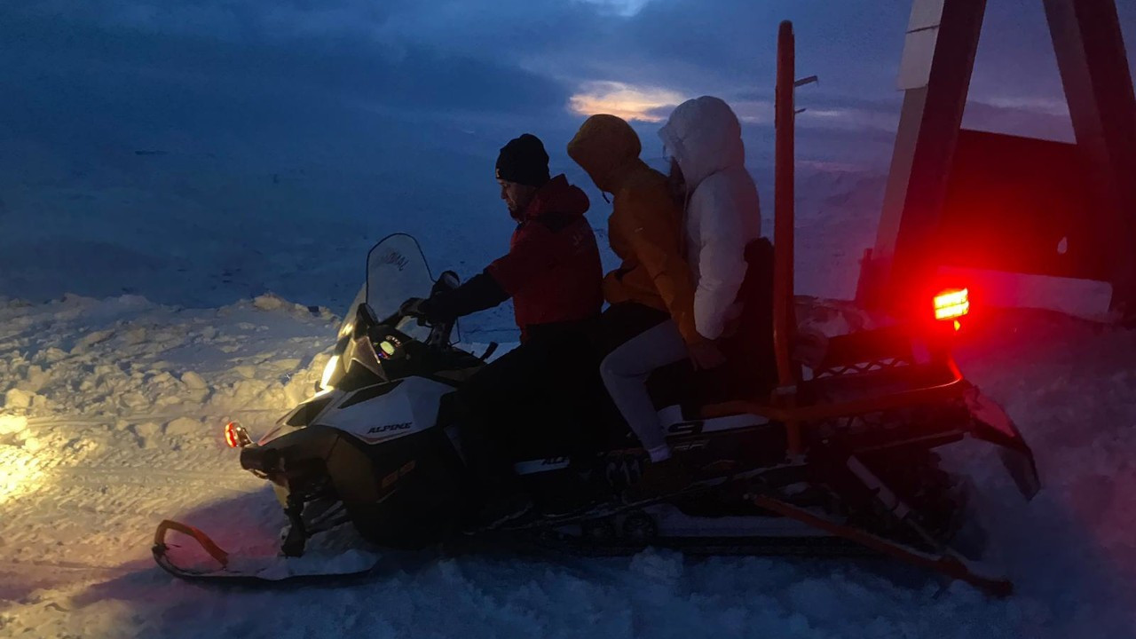 Kayak merkezinde mahsur kalan 9 kişiyi jandarma kurtardı