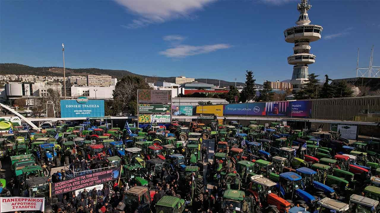 Selanik'te çiftçilerden eylem: 'Ekonomik zorluklarla baş edilemiyor'