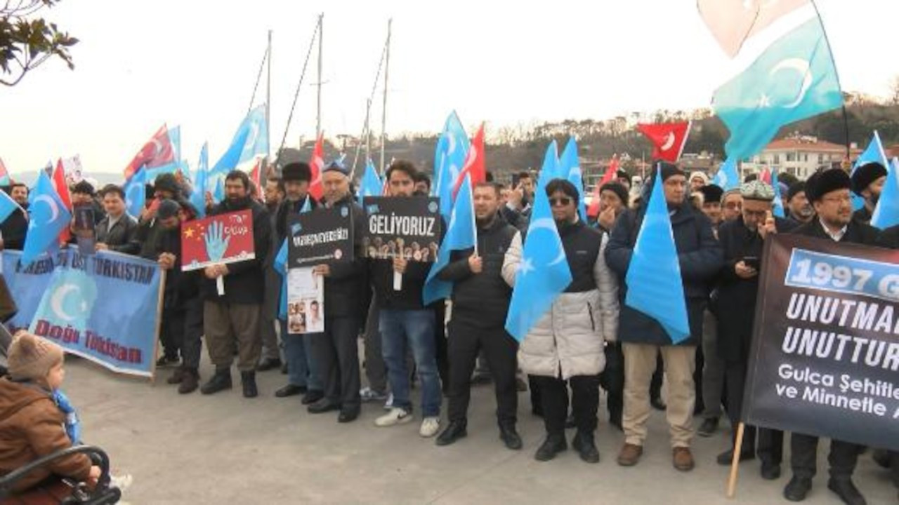 Uygur Türklerinden Çin Başkonsolosluğu önünde protesto