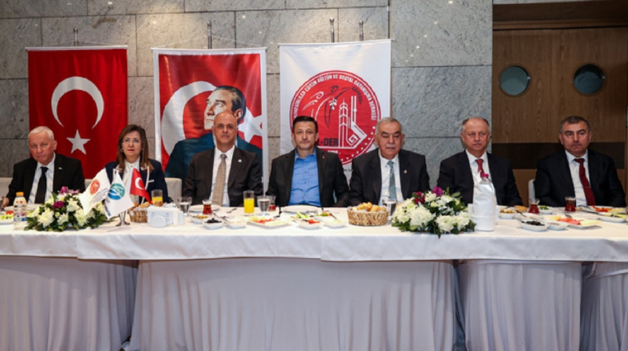 İzmir'in AK Parti ve İYİ Parti adayları toplantıda bir araya geldi