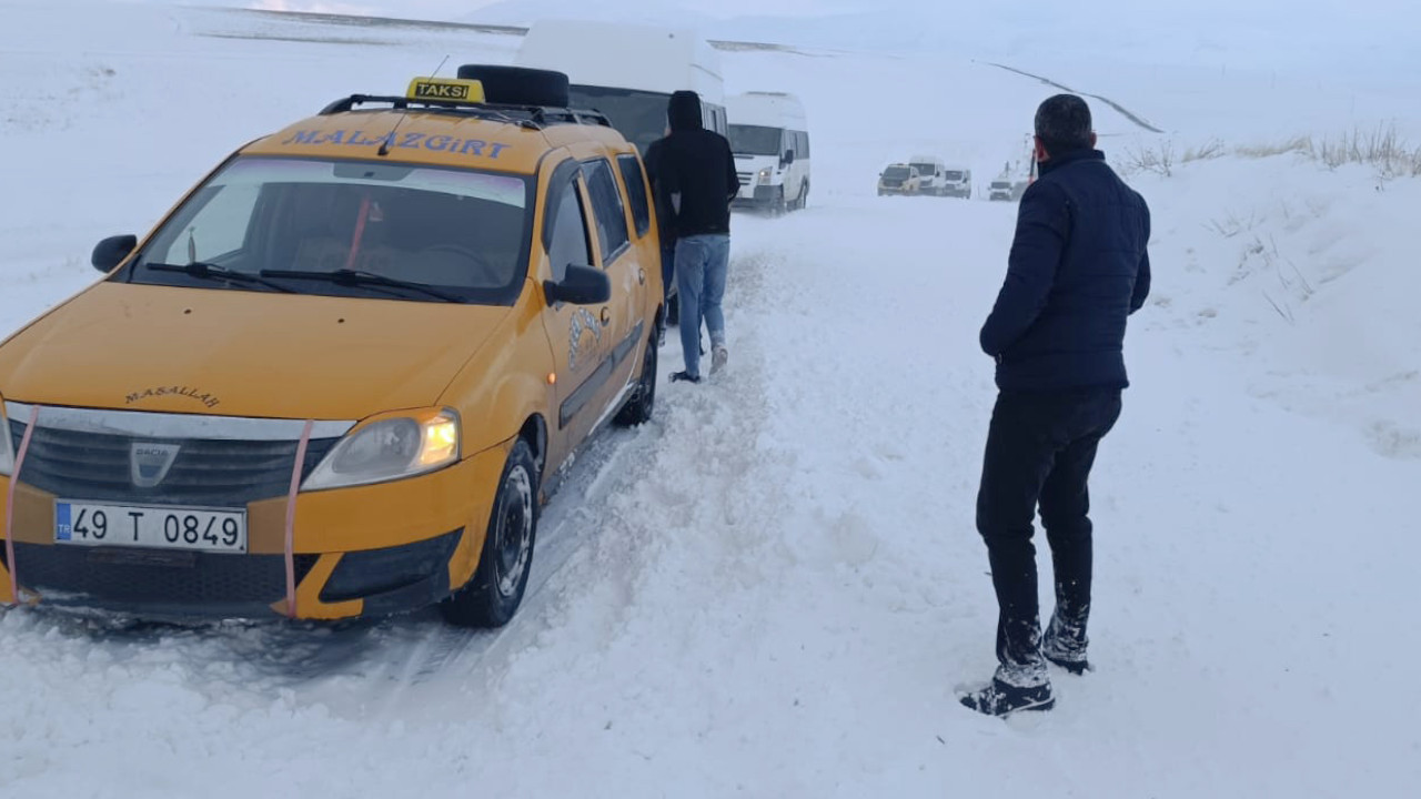 Doğu Anadolu'da kar nedeniyle 264 yerleşim yerinin yolu kapandı