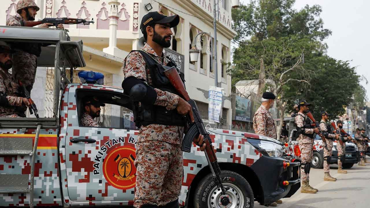 Pakistan'da seçime doğru: Aday ofislerine saldırılarda 26 kişi öldü