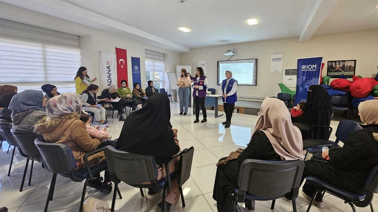 Adana'da 'Toplumsal Cinsiyet Kadın Sağlığı ve Üreme Sağlığı' semineri düzenlendi
