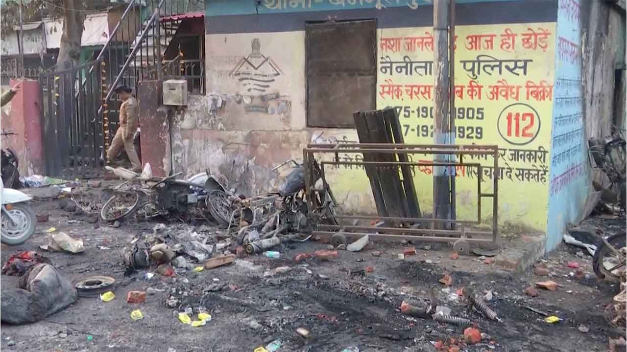 Hindistan'da cami yıkımı sonrası çıkan olaylarda 4 kişi öldü