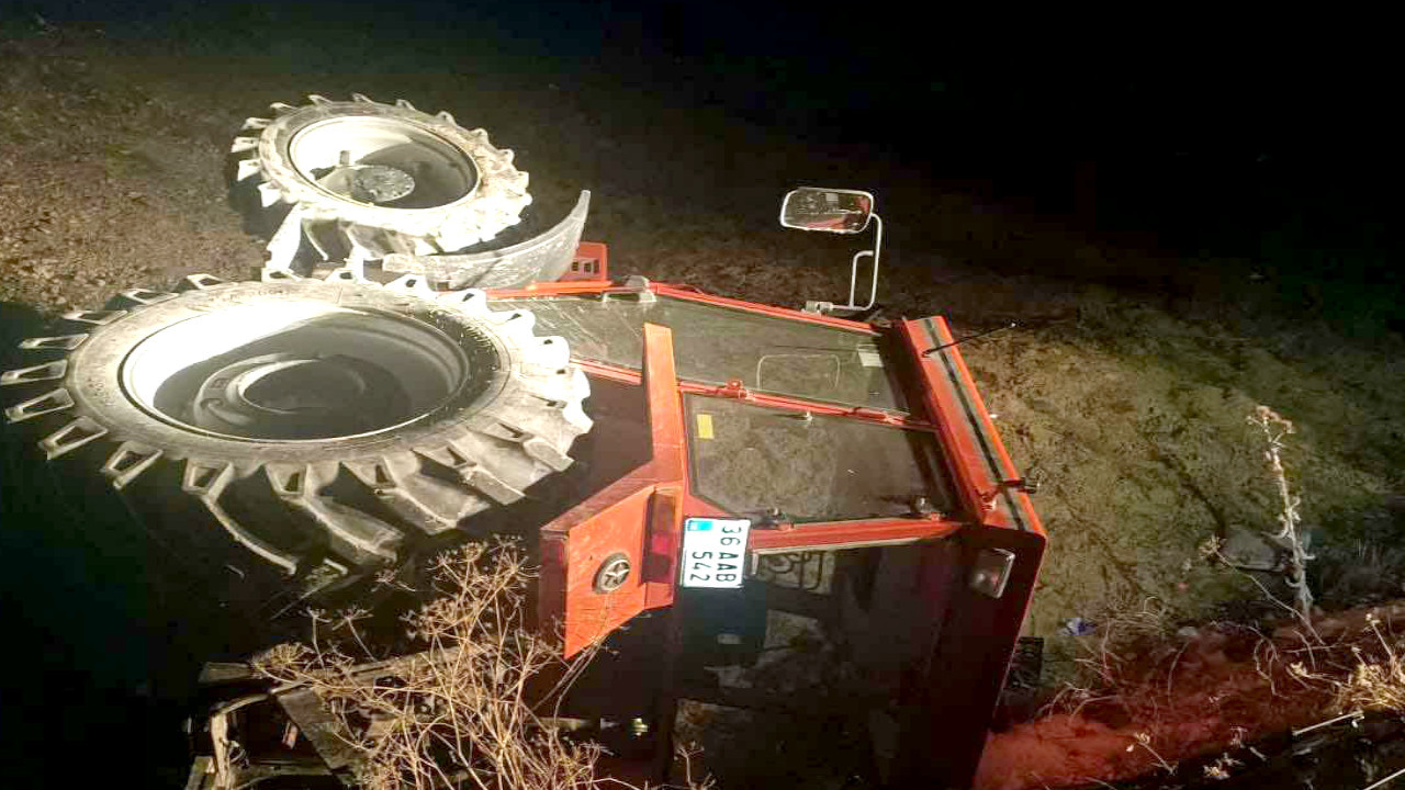 Traktör şarampole devrildi: 1 ölü, 2 yaralı