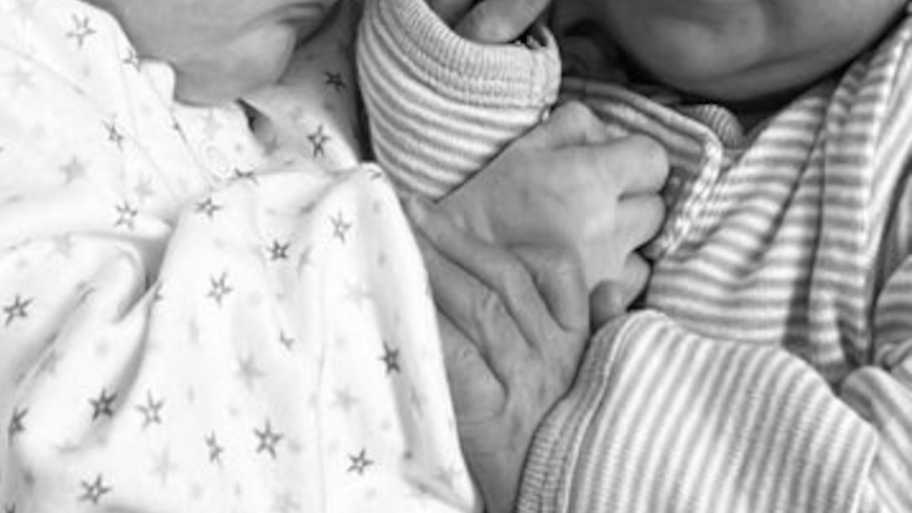 Yasemin-İdo Tatlıses çifti çocuklarının fotoğrafını paylaştı: Elleriniz hiç ayrılmasın