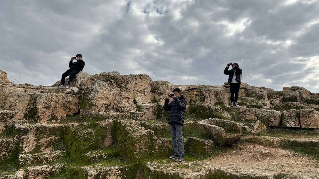Erganili öğrenciler tarihi mekanlarını fotoğraflıyor