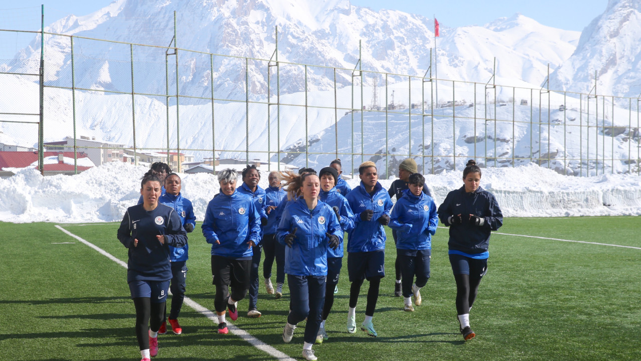 Hakkarigücü Kadın Futbol Takımı 3 yeni transfer gerçekleştirdi