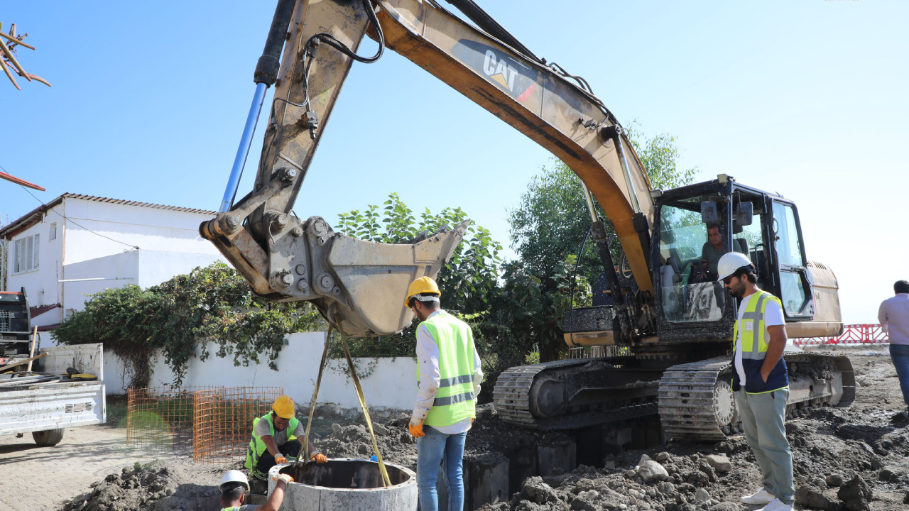 Milas'ın Ören mahallesinde kanalizasyon çalışması devam ediyor