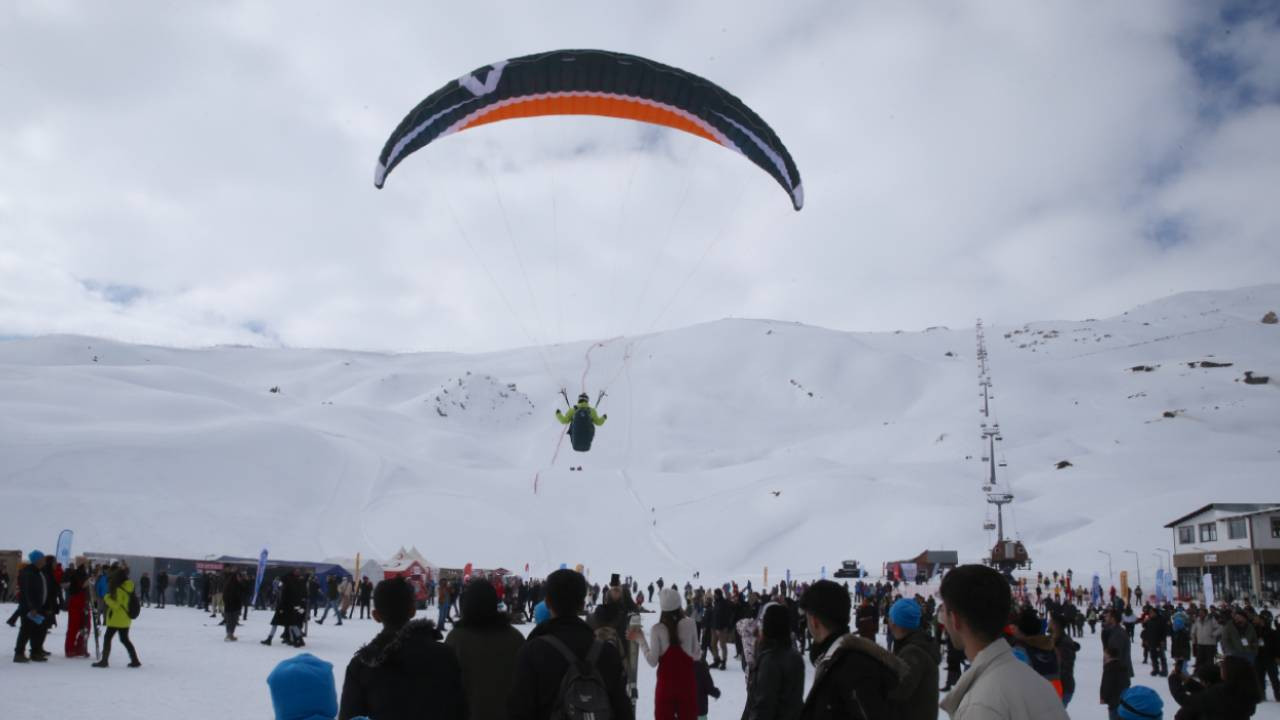 Hakkari'de Kar Festivali: İglolar ve dengbej dinletisi ilgi gördü