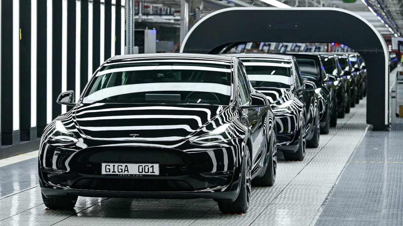 Tesla, Çin'deki otomobil üretimini azaltıyor