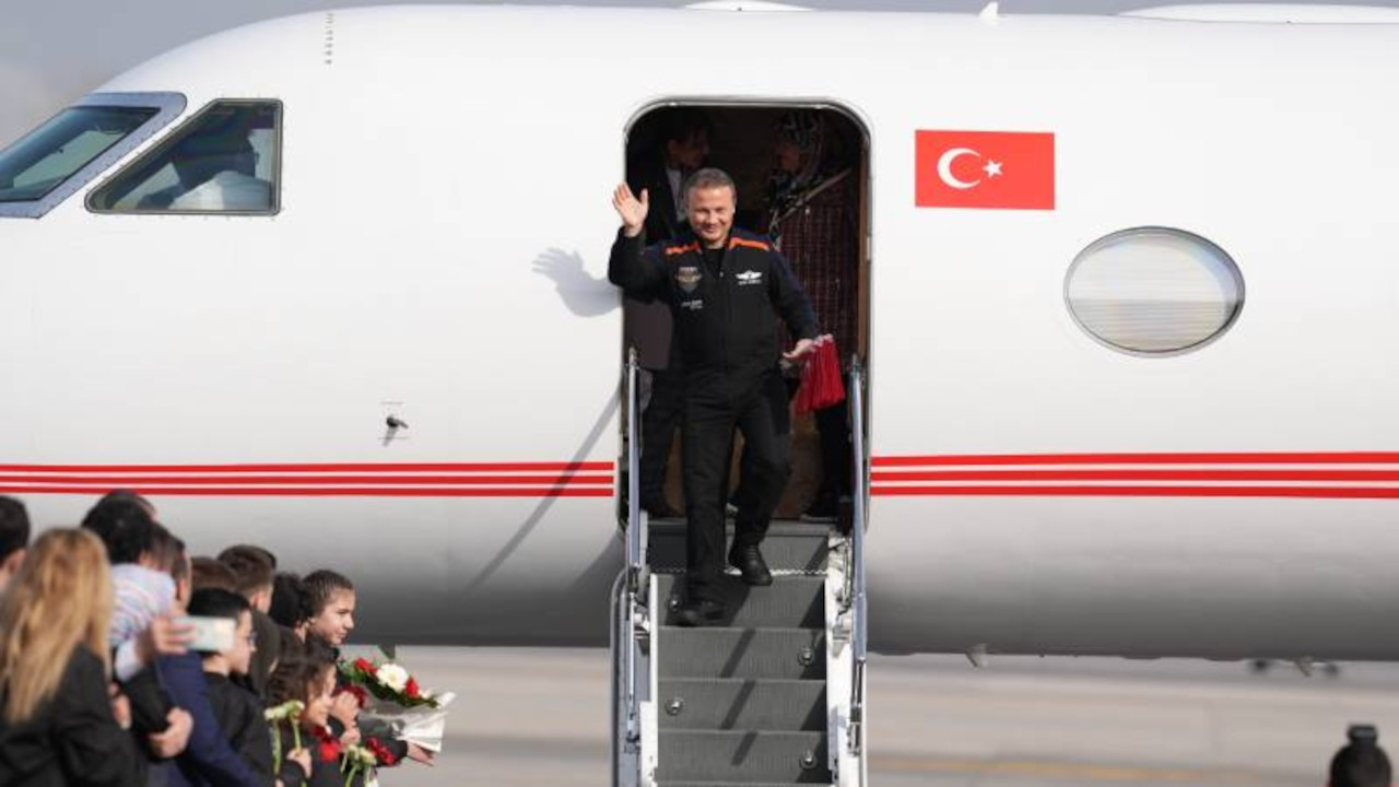 Alper Gezeravcı Türkiye'ye döndü: Son derece mutluyum