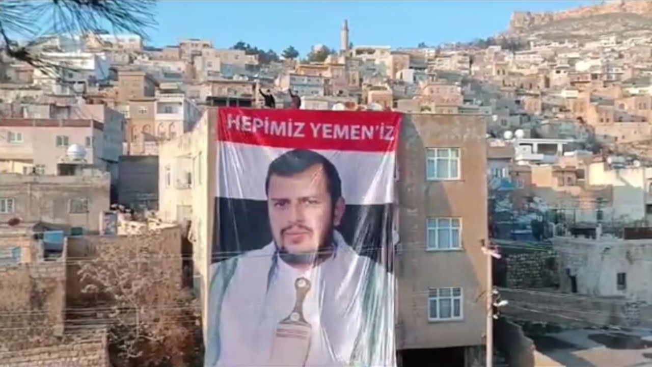 Mardin'de Husilerin lideri Abdülmelik El Husi’nin posteri asıldı