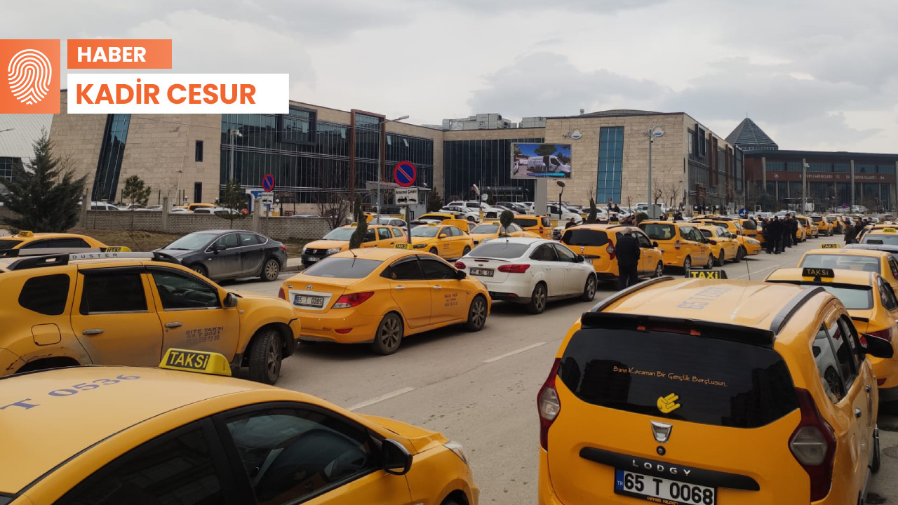Van’da taksiciler belediye önünde kontak kapattı