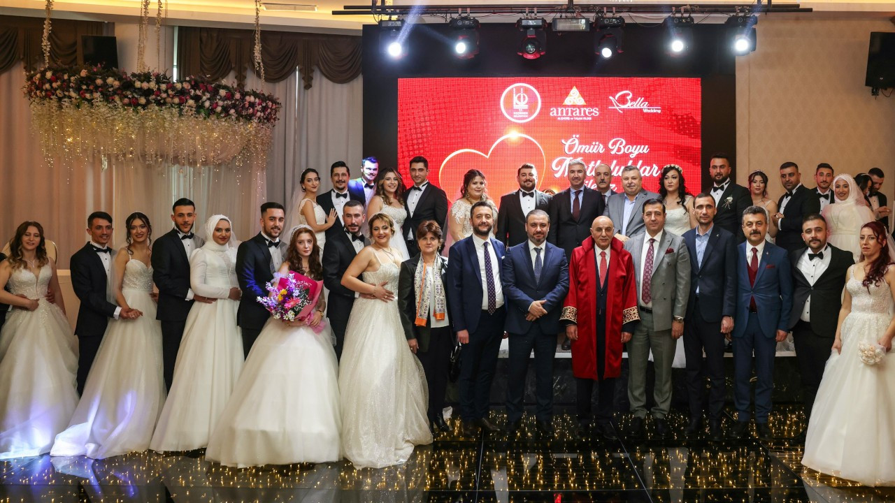 Turgut Altınok 14 Şubat'ta 14 çiftin nikahını kıydı