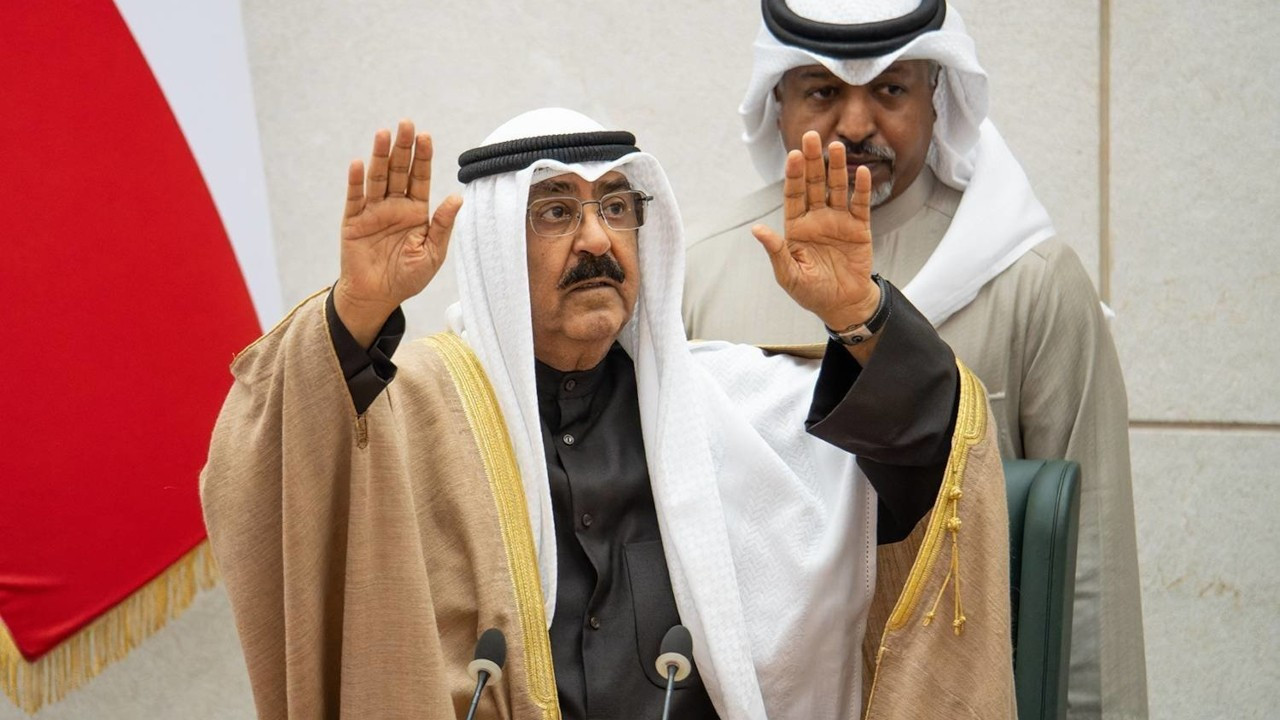 Kuveyt Emiri Sabah meclisi feshetti: Gerekçe saygısızlık