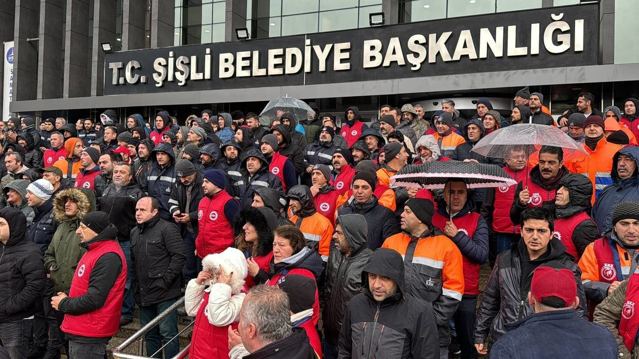 DİSK'li işçilerden Şişli Belediyesi önünde eylem