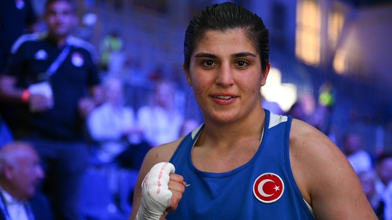 Fenerbahçe, dünya şampiyonu boksör Busenaz Sürmeneli'yi transfer etti