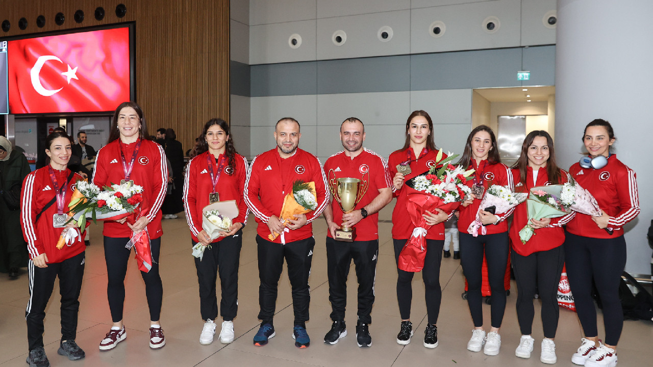 Avrupa ikincisi Kadın Güreş Milli Takımı İstanbul'a döndü