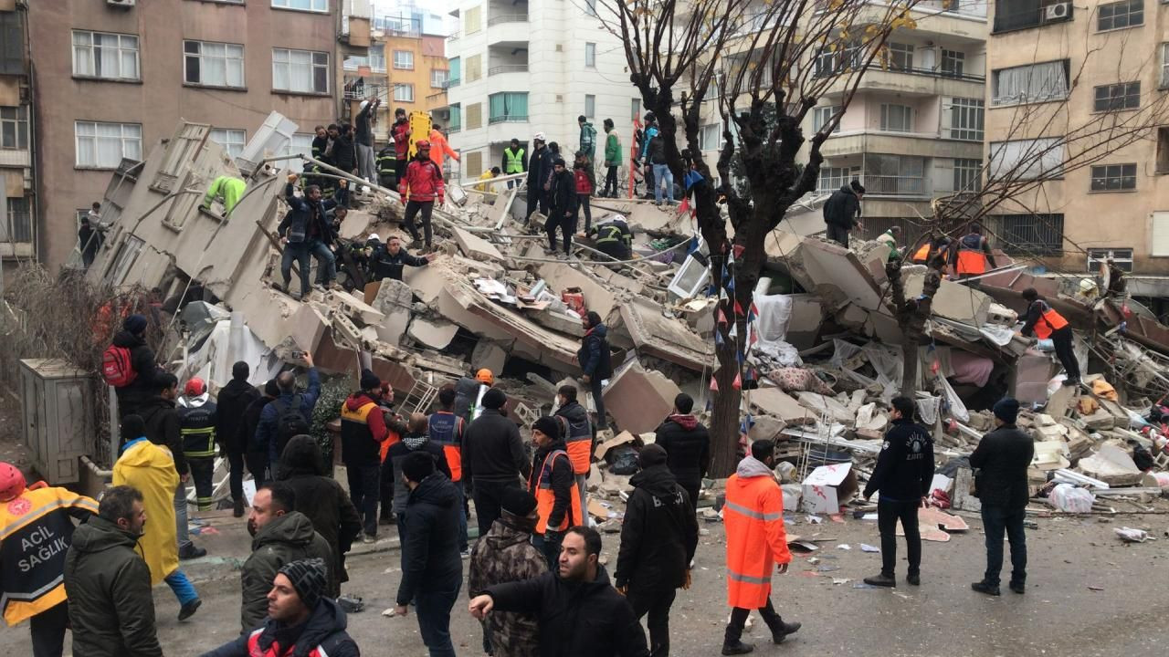 Fransız deprem uzmanlarından 'Bingöl ve İstanbul' uyarısı: 3 saat arayla da olabilir - Sayfa 1