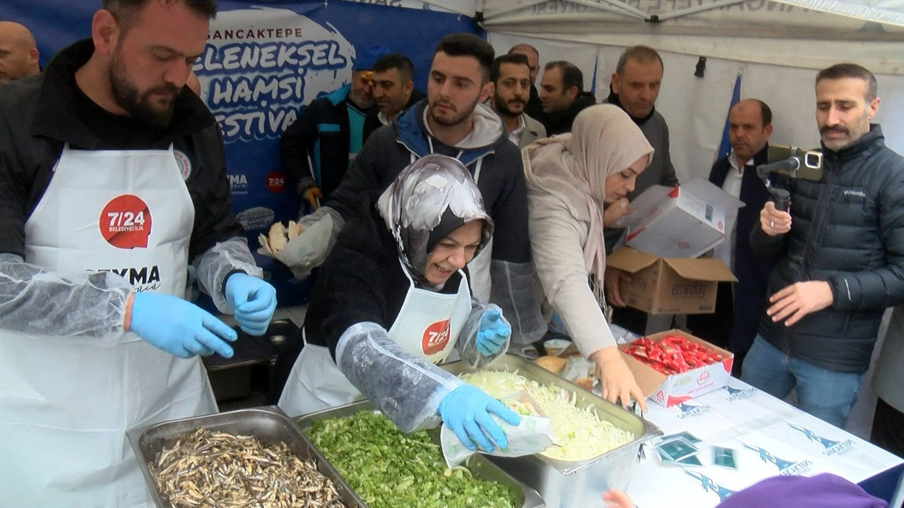 Hamsi festivalinde 5 ton balık dağıtıldı