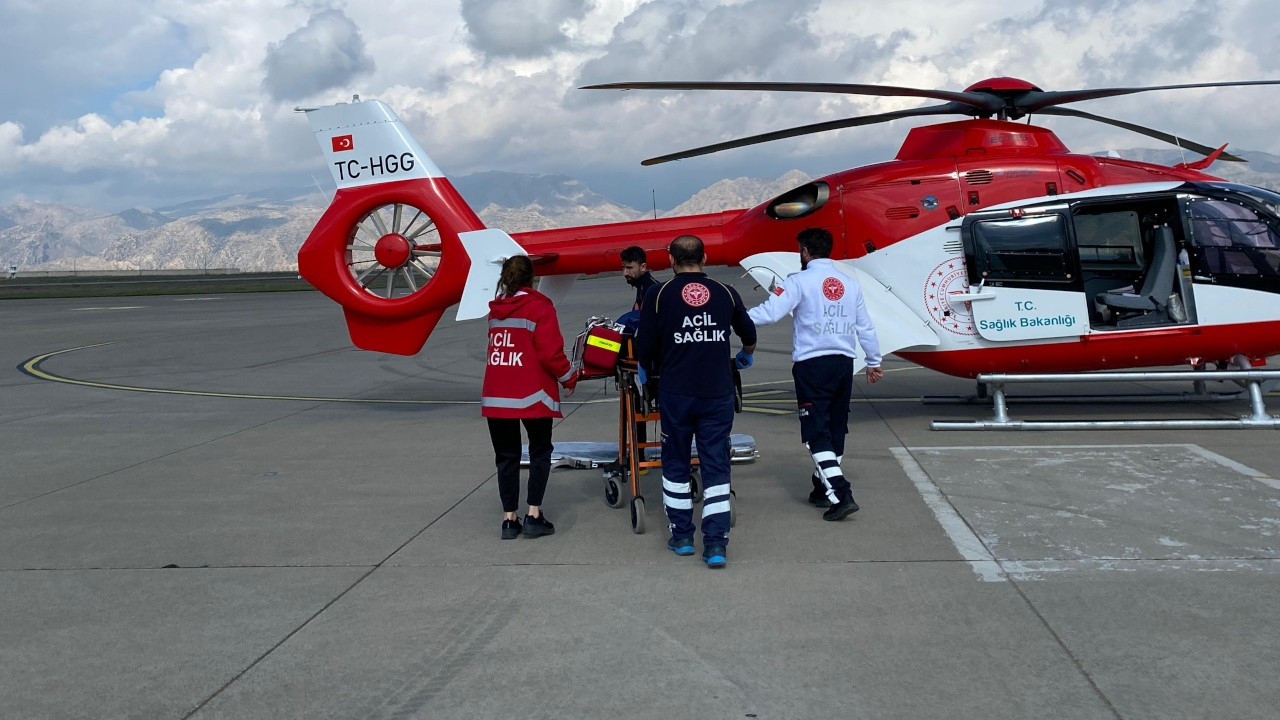 Rahatsızlanan çocuk helikopterle hastaneye kaldırıldı