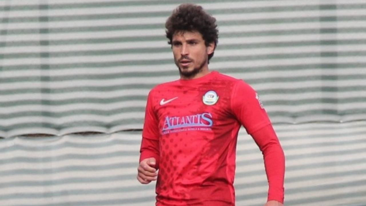 Futbolcu Mümin Talip Pazarlı İstanbul'da toprağa verildi