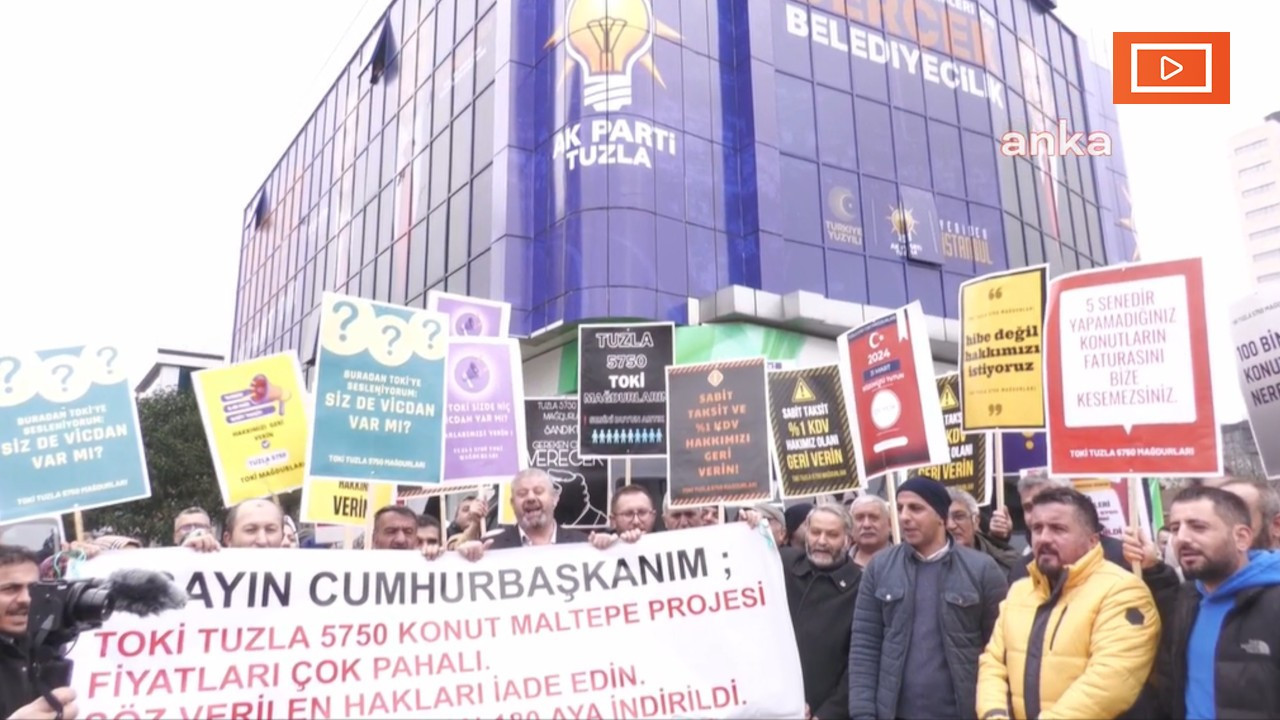 TOKİ mağdurları, AK Parti önünde Kurum'u protesto etti